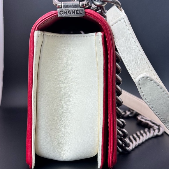 Authentic Chanel Medium Boy Bag – Rare Red & White Quilted Leather - Picture 11 of 15